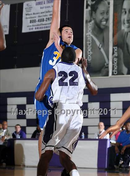 Thumbnail 2 in Grant vs. Sacramento (St. Hope Elite Classic) photogallery.