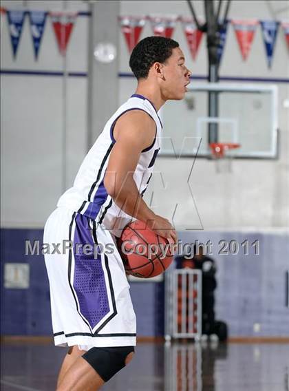 Thumbnail 1 in Grant vs. Sacramento (St. Hope Elite Classic) photogallery.