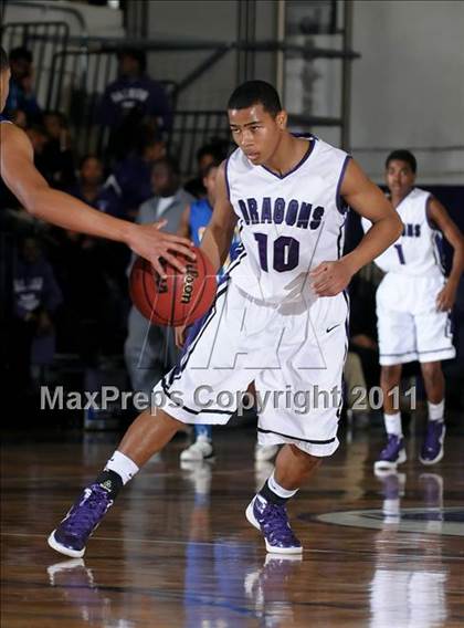 Thumbnail 1 in Grant vs. Sacramento (St. Hope Elite Classic) photogallery.