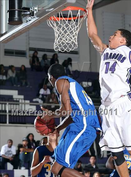 Thumbnail 1 in Grant vs. Sacramento (St. Hope Elite Classic) photogallery.
