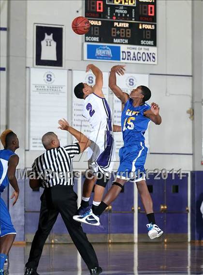 Thumbnail 3 in Grant vs. Sacramento (St. Hope Elite Classic) photogallery.