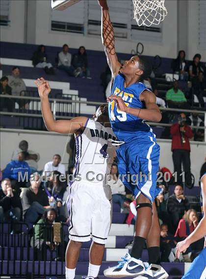 Thumbnail 3 in Grant vs. Sacramento (St. Hope Elite Classic) photogallery.