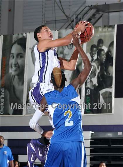 Thumbnail 3 in Grant vs. Sacramento (St. Hope Elite Classic) photogallery.