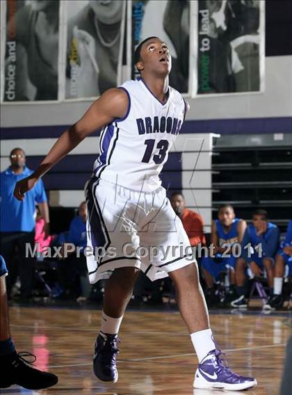 Thumbnail 1 in Grant vs. Sacramento (St. Hope Elite Classic) photogallery.