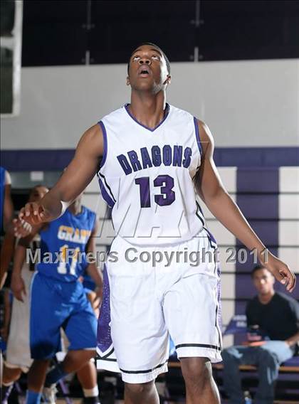 Thumbnail 1 in Grant vs. Sacramento (St. Hope Elite Classic) photogallery.