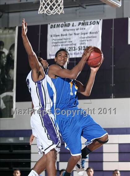 Thumbnail 1 in Grant vs. Sacramento (St. Hope Elite Classic) photogallery.