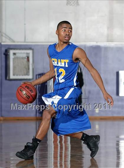 Thumbnail 3 in Grant vs. Sacramento (St. Hope Elite Classic) photogallery.