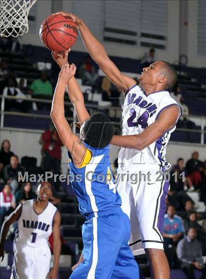 Thumbnail 1 in Grant vs. Sacramento (St. Hope Elite Classic) photogallery.