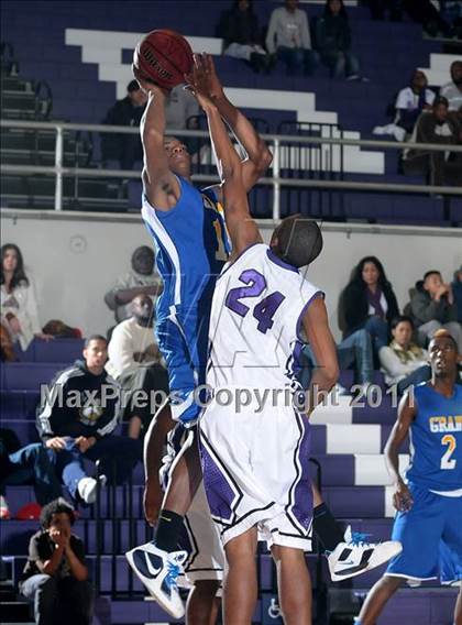 Thumbnail 3 in Grant vs. Sacramento (St. Hope Elite Classic) photogallery.