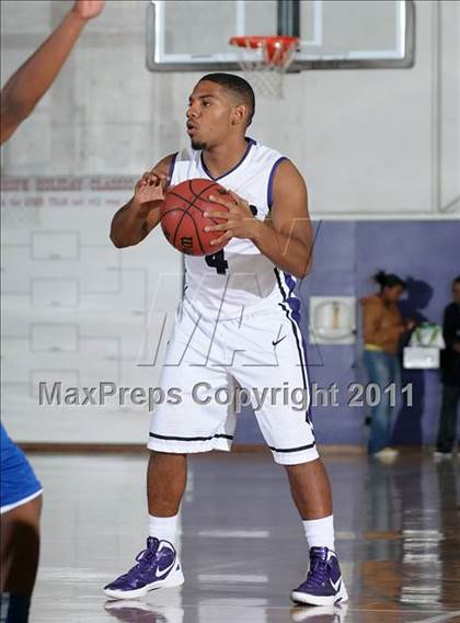 Thumbnail 3 in Grant vs. Sacramento (St. Hope Elite Classic) photogallery.