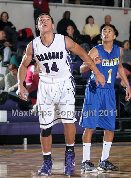 Thumbnail 1 in Grant vs. Sacramento (St. Hope Elite Classic) photogallery.