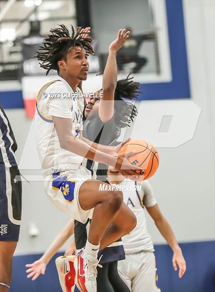Thumbnail 2 in Forsyth Country Day vs Nansemond Suffolk Academy (Lowcountry Roundball Classic) photogallery.