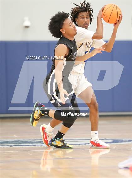 Thumbnail 2 in Forsyth Country Day vs Nansemond Suffolk Academy (Lowcountry Roundball Classic) photogallery.