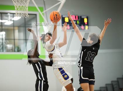 Thumbnail 2 in Forsyth Country Day vs Nansemond Suffolk Academy (Lowcountry Roundball Classic) photogallery.