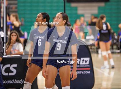 Thumbnail 2 in Kamehameha Kapalama vs. Marist (Durango Fall Classic) photogallery.