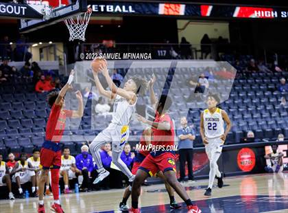 Thumbnail 2 in Omaha North vs. Omaha Northwest photogallery.