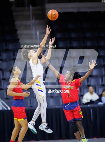 Thumbnail 2 in Omaha North vs. Omaha Northwest photogallery.