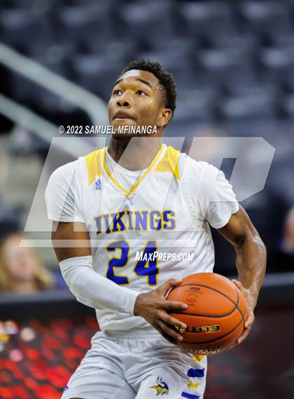 Thumbnail 3 in Omaha North vs. Omaha Northwest photogallery.