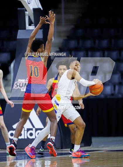 Thumbnail 2 in Omaha North vs. Omaha Northwest photogallery.