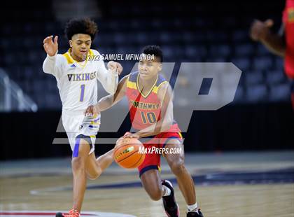 Thumbnail 2 in Omaha North vs. Omaha Northwest photogallery.