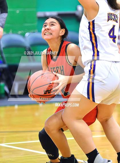 Thumbnail 3 in Southeast Career Tech vs Lowry (Gator Winter Classic) photogallery.