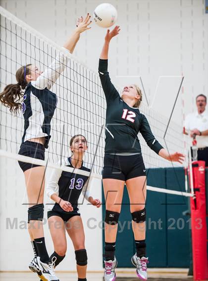 Thumbnail 2 in Douglas County vs. Skyline (Smoky Hill Buff Classic) photogallery.