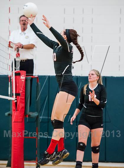 Thumbnail 3 in Douglas County vs. Skyline (Smoky Hill Buff Classic) photogallery.