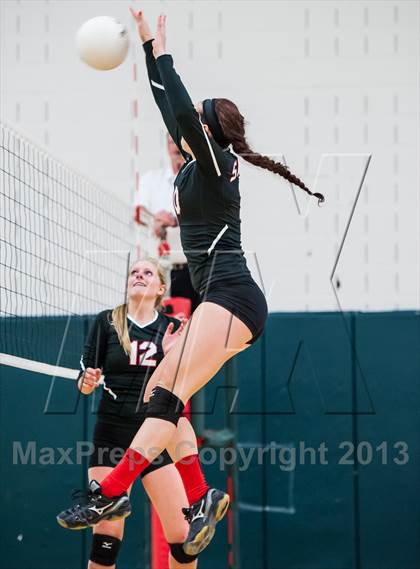 Thumbnail 3 in Douglas County vs. Skyline (Smoky Hill Buff Classic) photogallery.