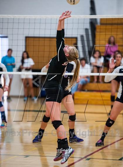 Thumbnail 2 in Douglas County vs. Skyline (Smoky Hill Buff Classic) photogallery.
