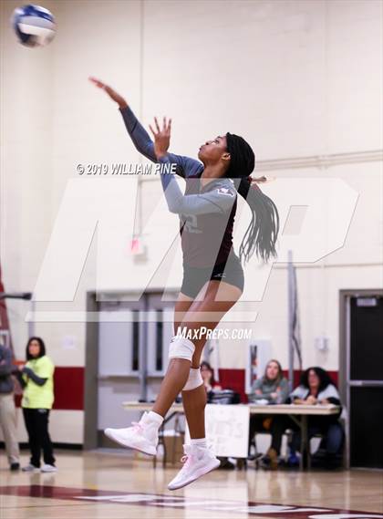 Thumbnail 1 in Valhalla vs. Millbrook (NYSPHSAA Class C Regional Semifinal) photogallery.