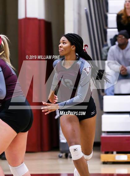 Thumbnail 2 in Valhalla vs. Millbrook (NYSPHSAA Class C Regional Semifinal) photogallery.