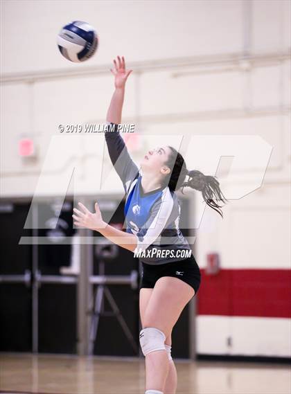 Thumbnail 1 in Valhalla vs. Millbrook (NYSPHSAA Class C Regional Semifinal) photogallery.