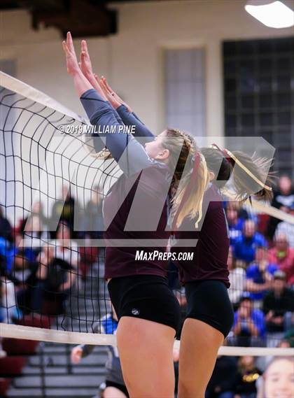 Thumbnail 1 in Valhalla vs. Millbrook (NYSPHSAA Class C Regional Semifinal) photogallery.