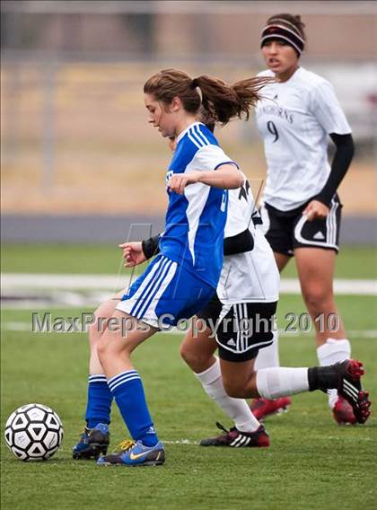 Thumbnail 3 in Dobie vs Oak Ridge (Pearland ISD Soccer Shootout) photogallery.