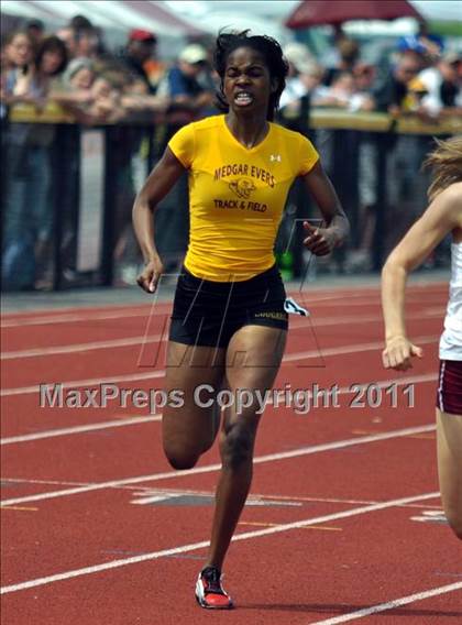 Thumbnail 3 in NYSPHSAA Track & Field Championships (Girls Events - Day 1) photogallery.