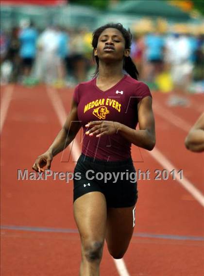 Thumbnail 2 in NYSPHSAA Track & Field Championships (Girls Events - Day 1) photogallery.