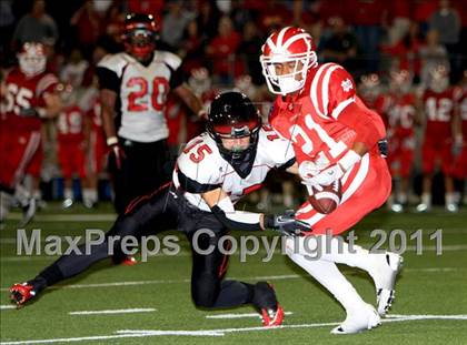 Thumbnail 3 in Mater Dei vs. Centennial photogallery.