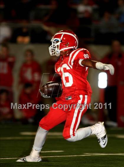 Thumbnail 3 in Mater Dei vs. Centennial photogallery.