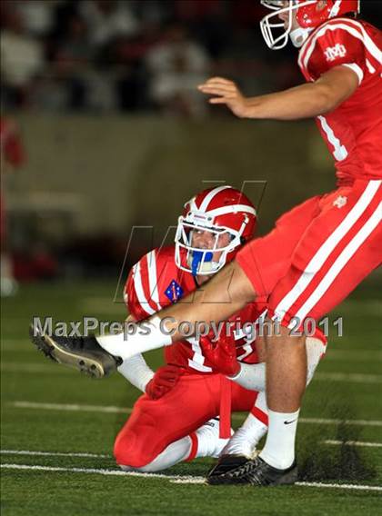 Thumbnail 1 in Mater Dei vs. Centennial photogallery.