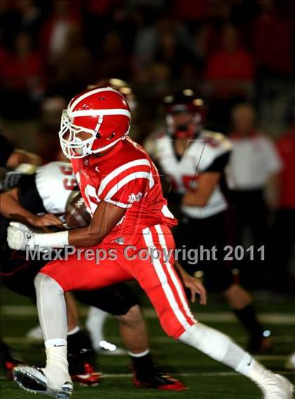 Thumbnail 1 in Mater Dei vs. Centennial photogallery.