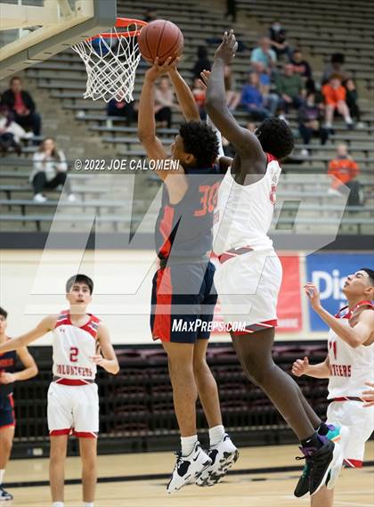 Thumbnail 3 in Lee Vs Brandeis photogallery.