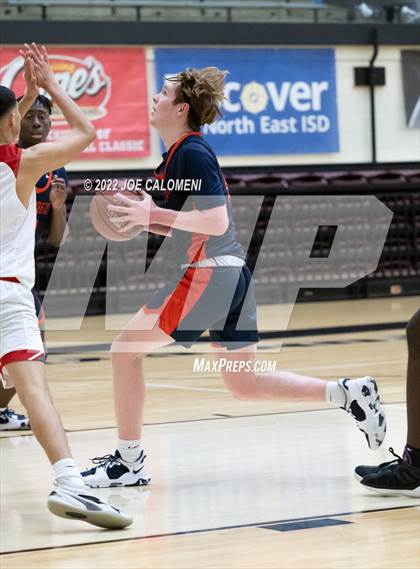 Thumbnail 3 in Lee Vs Brandeis photogallery.