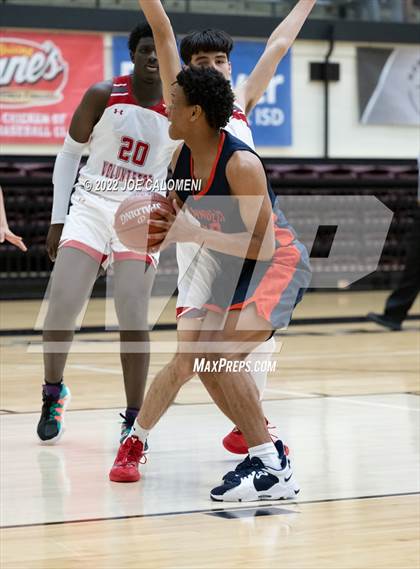 Thumbnail 2 in Lee Vs Brandeis photogallery.