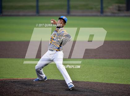 Thumbnail 2 in Solorio @ Simeon photogallery.