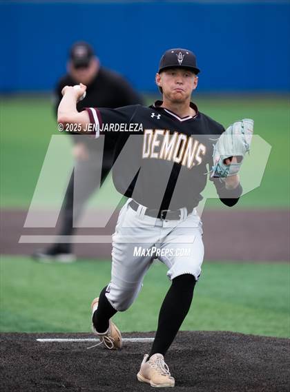 Thumbnail 1 in Windsor vs. Golden (CHSAA 4A Semifinal) photogallery.