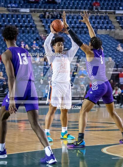 Thumbnail 2 in Garfield vs. Eastside Catholic (WIAA 3A Semifinal)  photogallery.