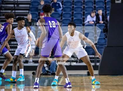 Thumbnail 3 in Garfield vs. Eastside Catholic (WIAA 3A Semifinal)  photogallery.