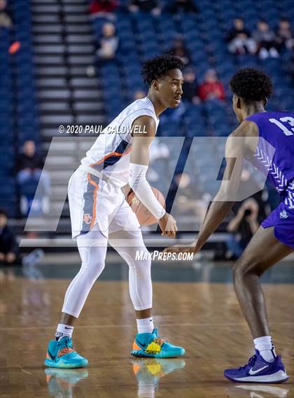 Thumbnail 3 in Garfield vs. Eastside Catholic (WIAA 3A Semifinal)  photogallery.