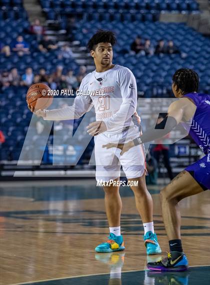 Thumbnail 3 in Garfield vs. Eastside Catholic (WIAA 3A Semifinal)  photogallery.