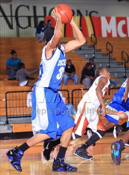 Thumbnail 1 in Dickinson vs. Dobie (McDonald’s Texas Invitational) photogallery.
